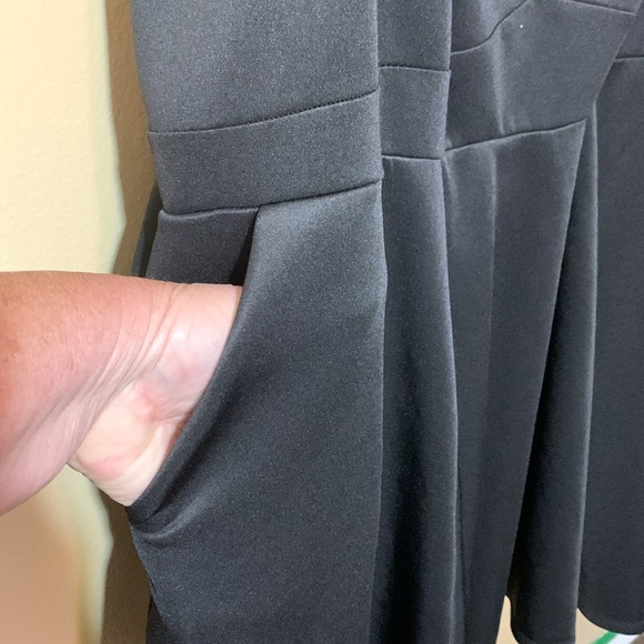 #418 size 6 Torrid scuba skater dress with corset back n pockets - very heavy - Picture 2 of 6